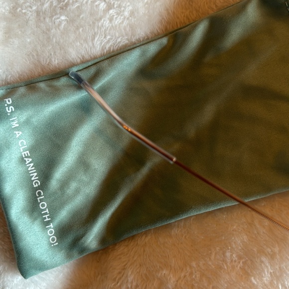 WearMe Pro Unisex Black & Gold Sunglasses - Picture 6 of 7